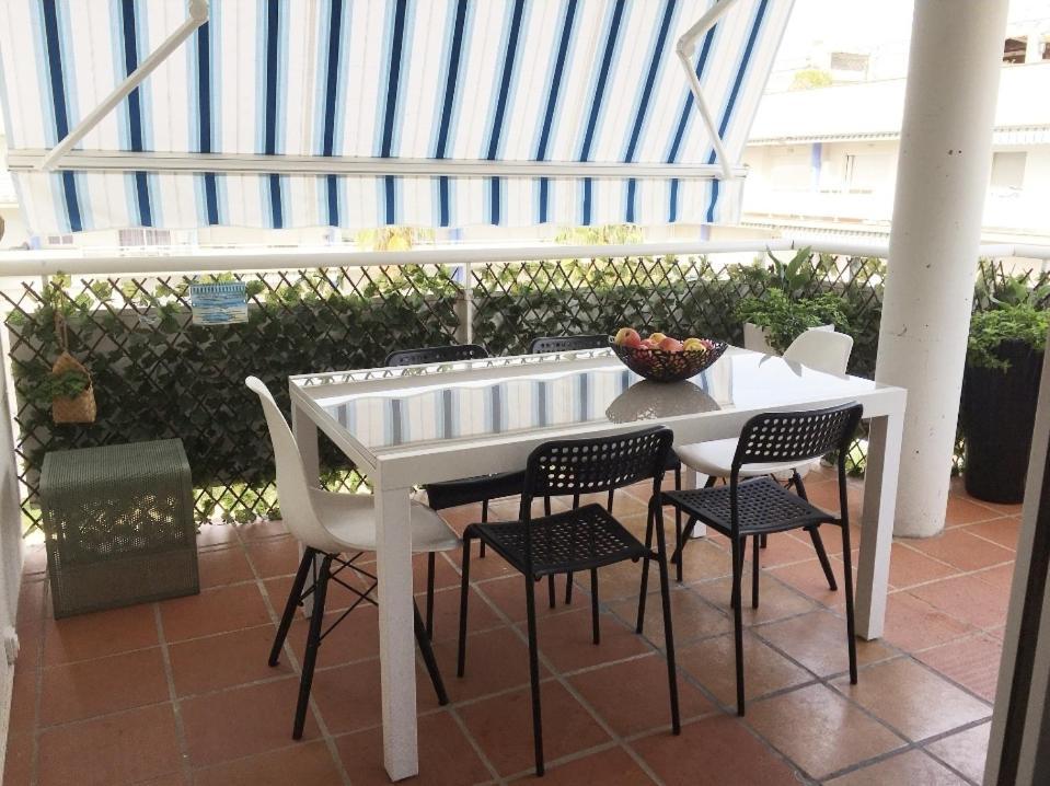 Superbe Appartement Avec Solarium Et Piscine Communautaire Roses Esterno foto